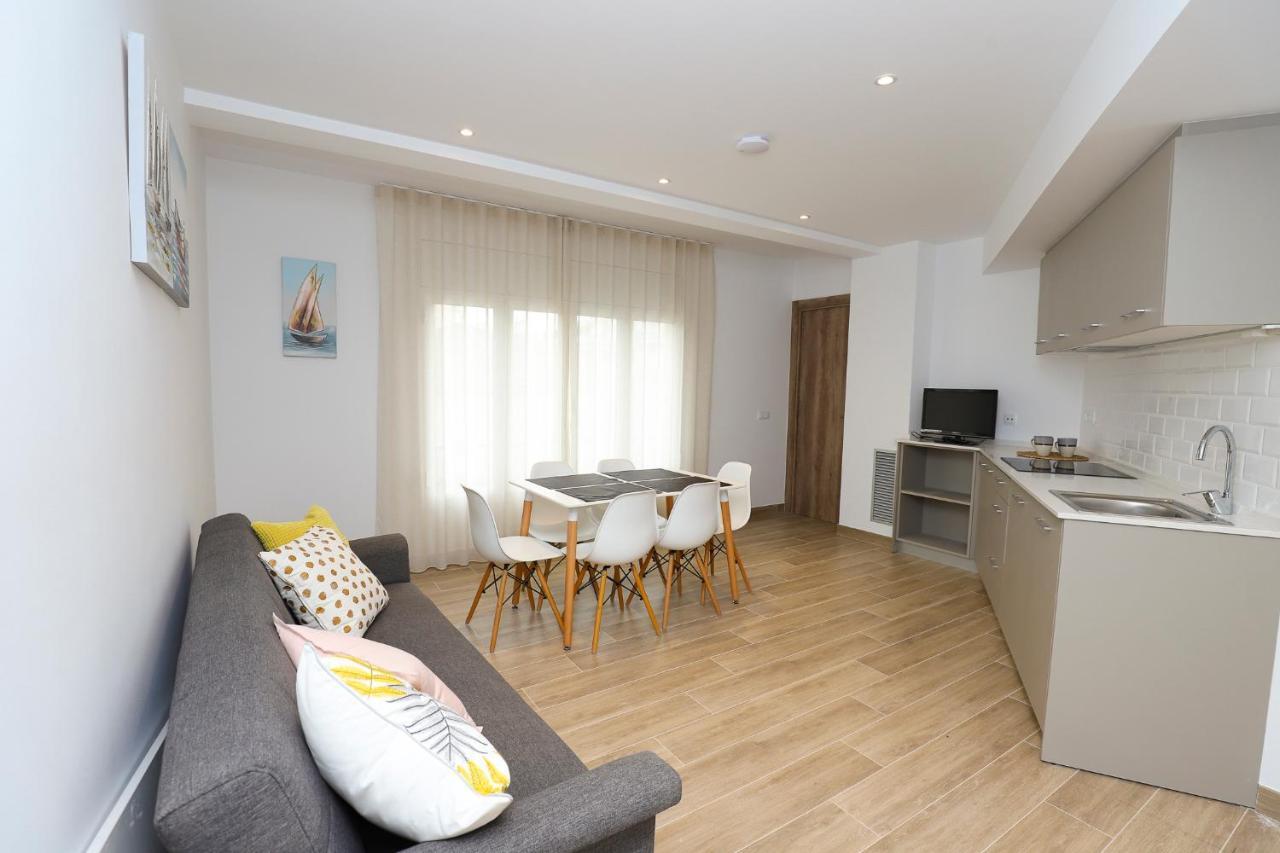 Apartaments Agneta- Timo กัมบริลส์ ภายนอก รูปภาพ